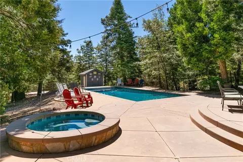 Exterior - 26125 Augusta Dr, Lake Arrowhead, CA 92352 photo 5 of 14