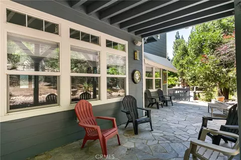 Exterior - 26125 Augusta Dr, Lake Arrowhead, CA 92352 photo 3 of 14