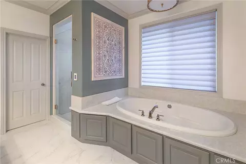 Bath - 26125 Augusta Dr, Lake Arrowhead, CA 92352 photo 2 of 5