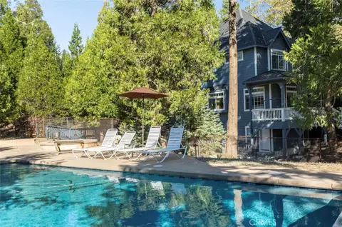 Exterior - 26125 Augusta Dr, Lake Arrowhead, CA 92352 photo 7 of 14