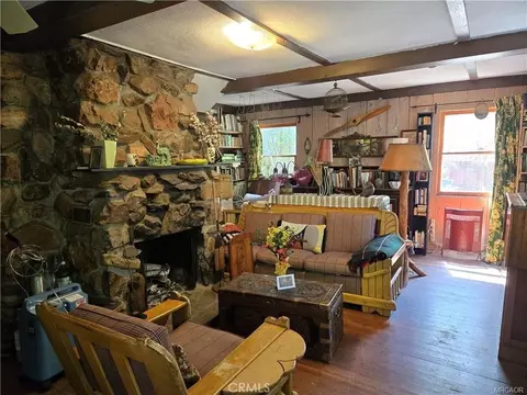 Living - 42627 La Cerena Ave, Big Bear Lake, CA 92315 photo 2 of 4