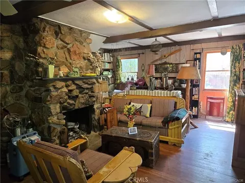 Living - 42627 La Cerena Ave, Big Bear Lake, CA 92315 photo 4 of 4