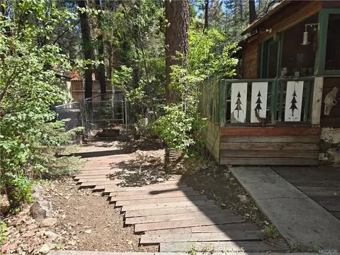 Exterior - 42627 La Cerena Ave, Big Bear Lake, CA 92315 photo 4 of 6