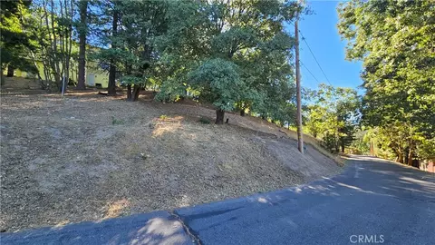 72 Park Dr, Running Springs, CA 92382