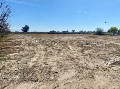 9837 9 14 Ave, Hanford, CA 93230