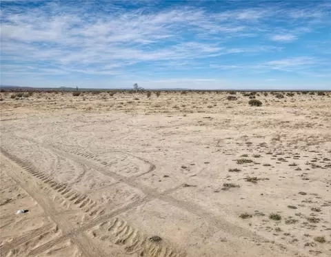 777 Topaz Rd, Adelanto, CA 92301