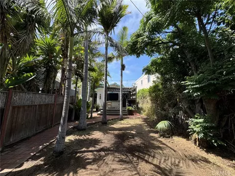 1614 Emerald St, San Diego, CA 92109
