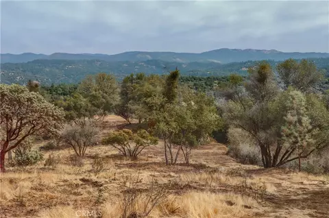 2 Stillmeadow Ln, Oakhurst, CA 93644