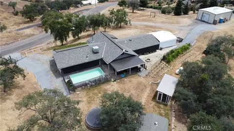 33708 Bronco Ln, Squaw Valley, CA 93675