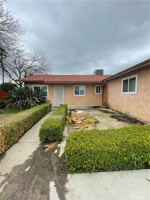 13499 Amigo Ave, Parlier, CA 93648