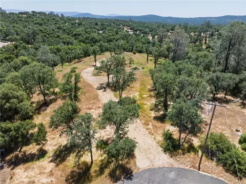 3 Serendipity Ln, Coarsegold, CA 93614