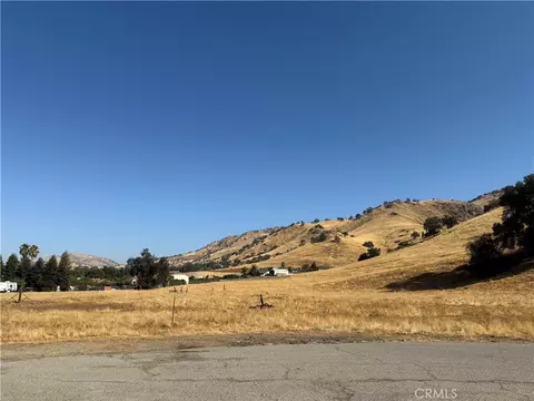 6050 Dogwood Ln, Sanger, CA 93657