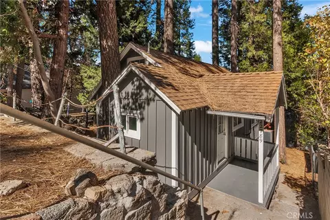 22789 Laurel Ln, Crestline, CA 92325