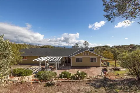 30301 Longview Ln E, Coarsegold, CA 93614