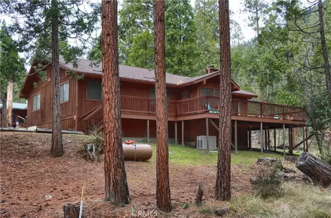 8041 Chilnualna Fls, Wawona, CA 95389