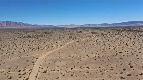 5 Indian Trl, Twentynine Palms, CA 92277