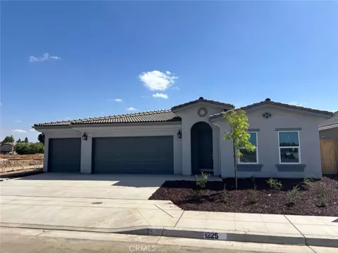 1225 Via Valencia Dr, Madera, CA 93637