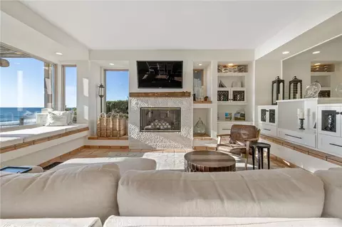 Living - 1234 Pacific, Cayucos, CA 93430 photo 3 of 7