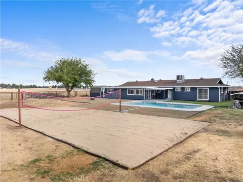 Exterior - 420 E Bellevue Rd, Merced, CA 95348 photo 5 of 9