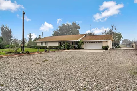 25540 Lynn Pl #B, Madera, CA 93638