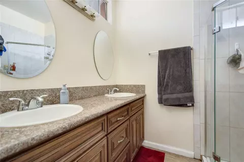 Bath - 6733 Caro St #47, Paramount, CA 90723 photo 1 of 5