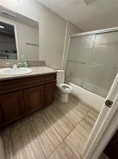 Bath - 6733 Caro St #47, Paramount, CA 90723 photo 3 of 5