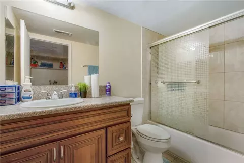 Bath - 6733 Caro St #47, Paramount, CA 90723 photo 2 of 5