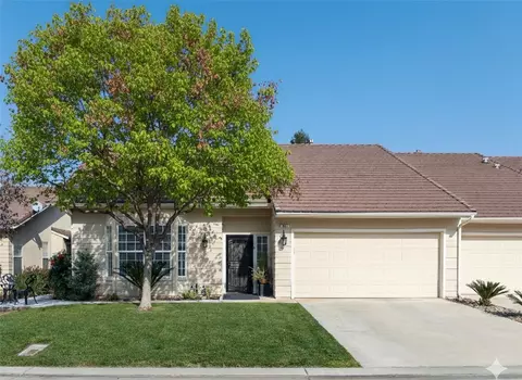 337 Village Dr, Dinuba, CA 93618
