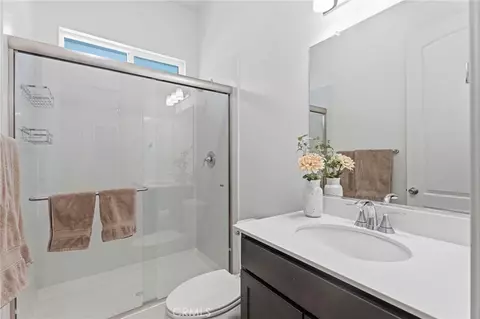 Bath - 588 Overstone Ave, Madera, CA 93636 photo 1 of 2
