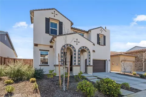 Exterior - 588 Overstone Ave, Madera, CA 93636 photo 3 of 10