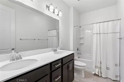 Bath - 588 Overstone Ave, Madera, CA 93636 photo 2 of 2