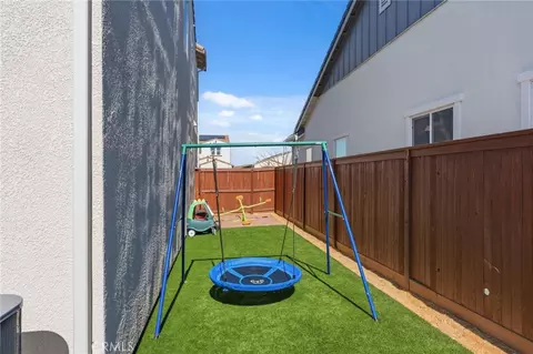 Exterior - 588 Overstone Ave, Madera, CA 93636 photo 9 of 10