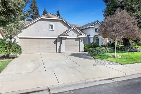 2735 Swift Ave, Clovis, CA 93611