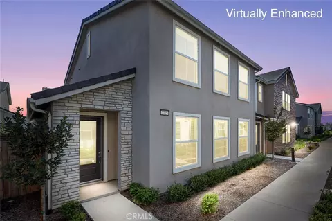 2725 E Teaberry Dr, Fresno, CA 93730
