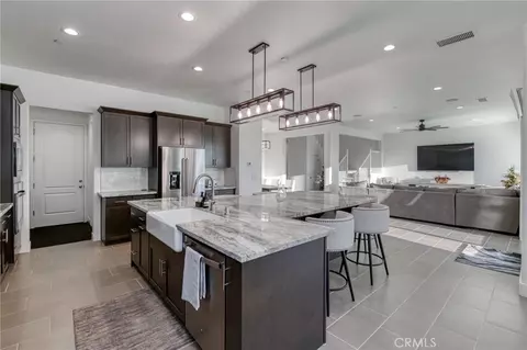 Kitchen - 1042 Beaver Pond, Madera, CA 93636 photo 3 of 6