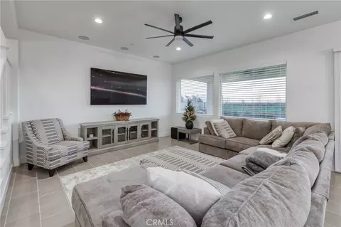 Living - 1042 Beaver Pond, Madera, CA 93636 photo 3 of 3