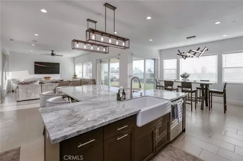 Kitchen - 1042 Beaver Pond, Madera, CA 93636 photo 5 of 6