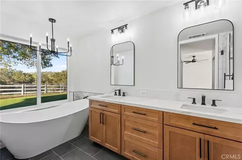 Bath - 26882 Road 400, Madera, CA 93636 photo 2 of 3