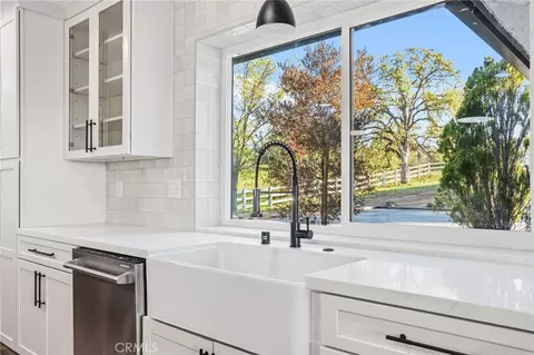Kitchen - 26882 Road 400, Madera, CA 93636 photo 5 of 6