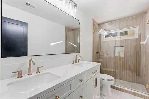 Bath - 26882 Road 400, Madera, CA 93636 photo 1 of 3