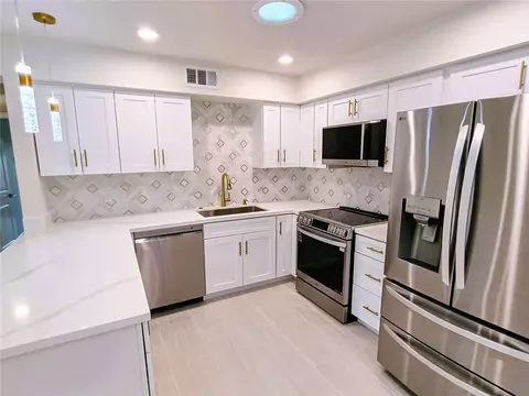 3028 Sunflower Cir E, Palm Springs, CA 92262