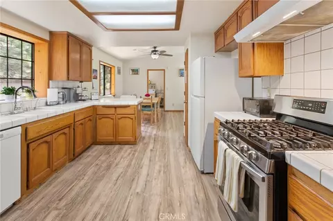 Kitchen - 52865 N Highway 245, Miramonte, CA 93641 photo 1 of 4