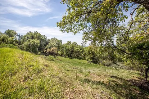 Exterior - 52865 N Highway 245, Miramonte, CA 93641 photo 9 of 11