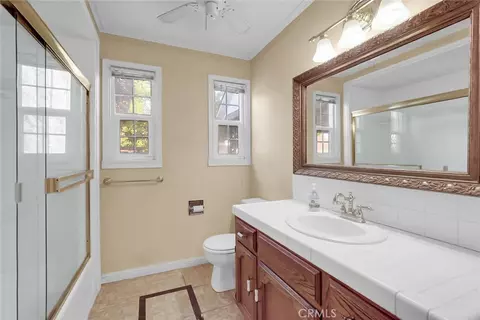 Bath - 155 N 7th Ave, Chowchilla, CA 93610 photo 1 of 2