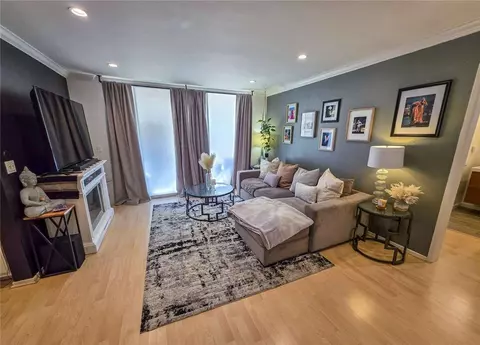 5429 Newcastle Ave #211, Encino, CA 91316