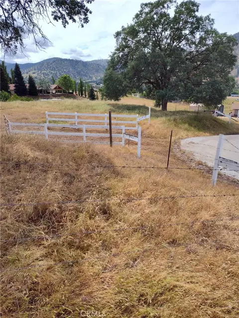 8121 Monreal, Sanger, CA 93657 photo 2