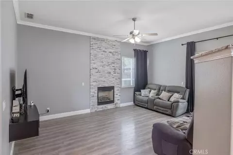 Living - 1077 Paradise, Lemoore, CA 93245 photo 2 of 4