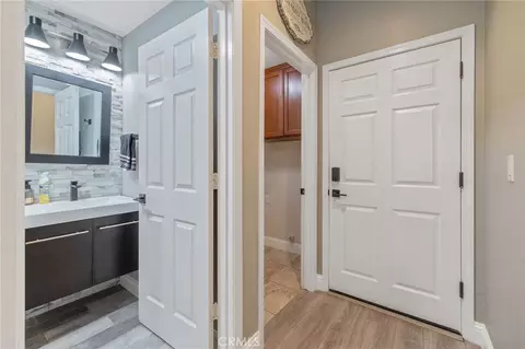 Entry Way - 1077 Paradise, Lemoore, CA 93245 photo 7 of 12