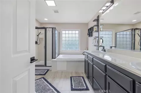 Bath - 1077 Paradise, Lemoore, CA 93245 photo 5 of 5