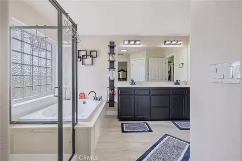 Bath - 1077 Paradise, Lemoore, CA 93245 photo 3 of 5